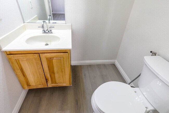 Building Photo - Beautiful 3 Bed Home With 3 Full Baths And Bed and Full Bath On 1st Floor