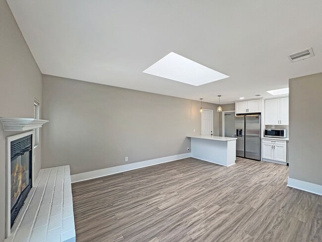 Building Photo - Stunning 3BR/2BA San Diego Home with Solar...