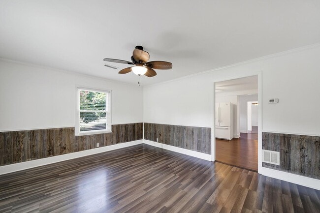 Building Photo - Wonderful Three Bed Two Bath Home in Stanf...