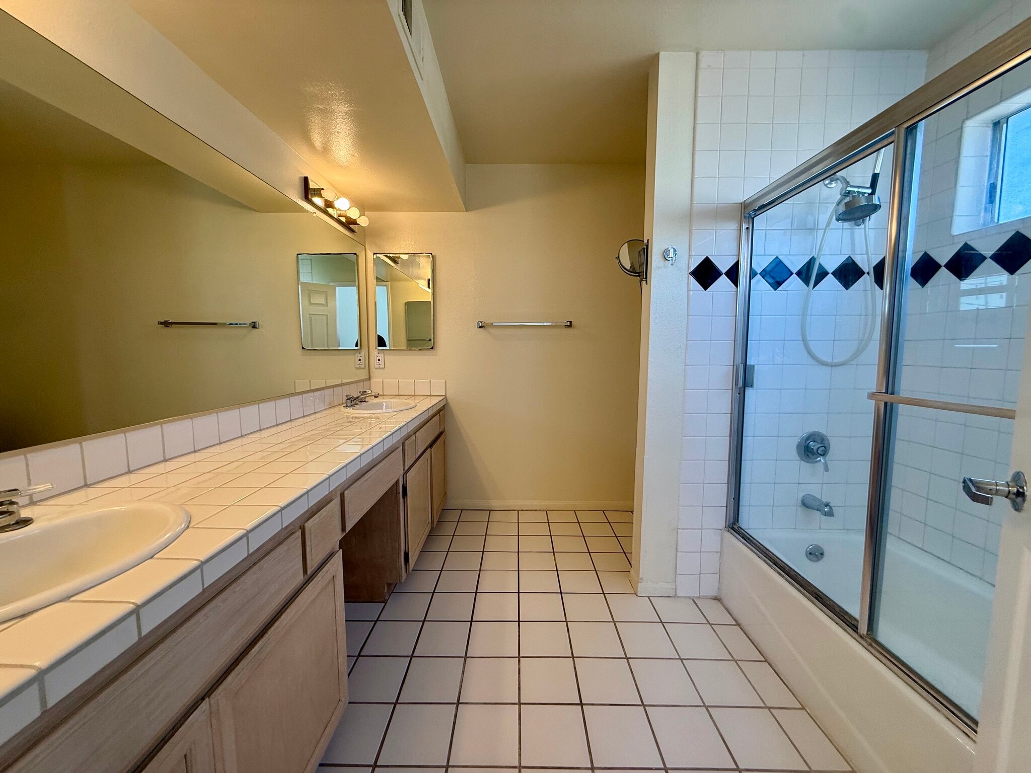 Building Photo - 1937 Euclid St