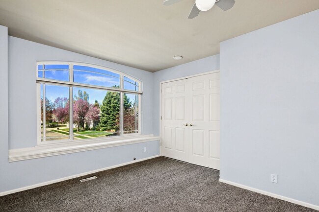 Building Photo - Parkside Paradise: Spacious 5-Bed Luxury in Hobble Creek