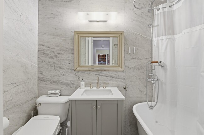 Building Photo - 6040 BLVD E