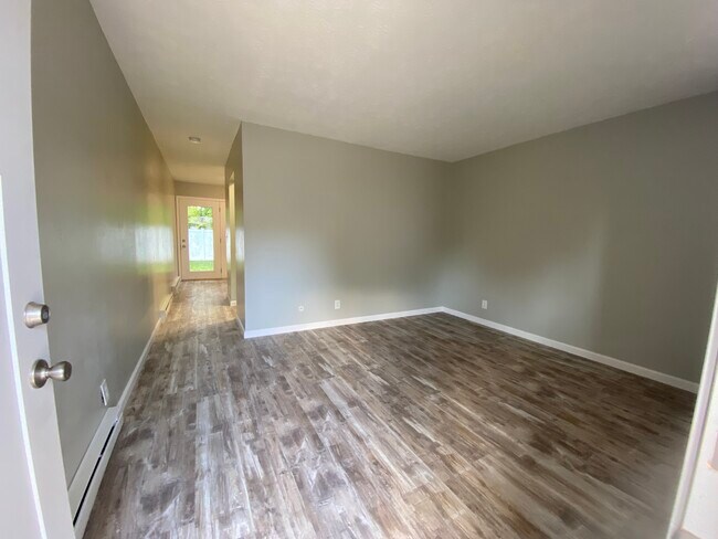 Building Photo - 307 Forest Ln