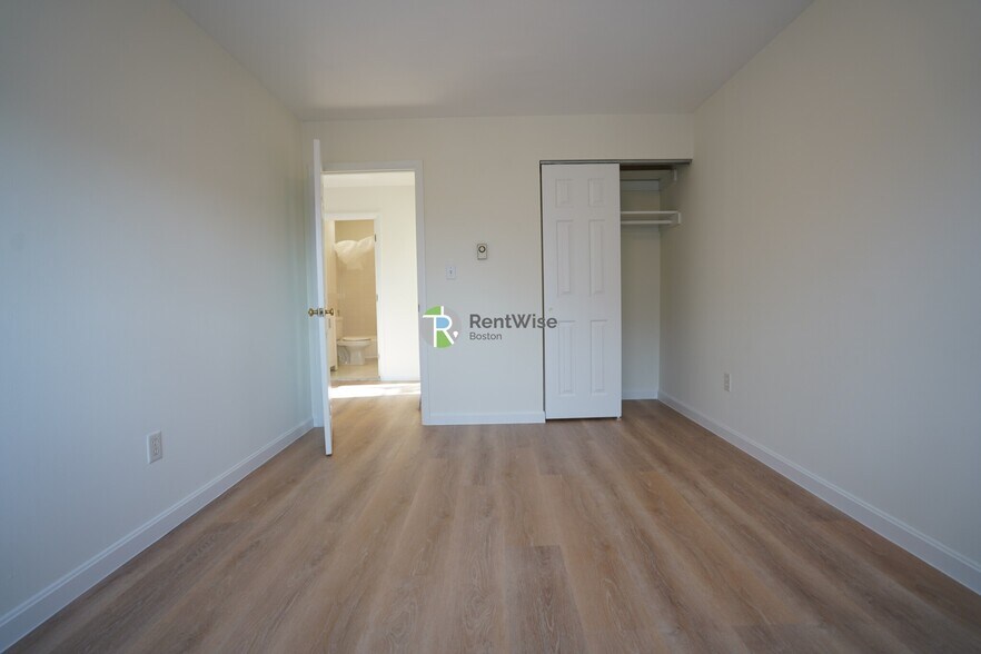 Building Photo - 11 Embassy Rd