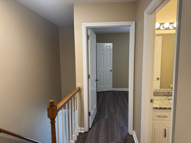 Building Photo - Huntington Parkway Duplex 1