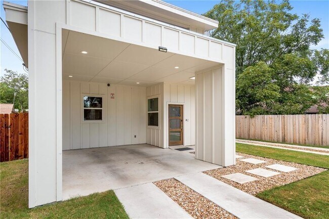 Building Photo - 6406 Santos St