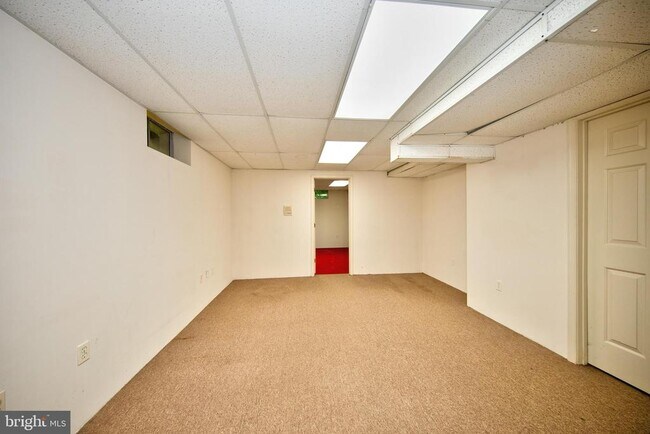 Building Photo - 210 King Johns Ct