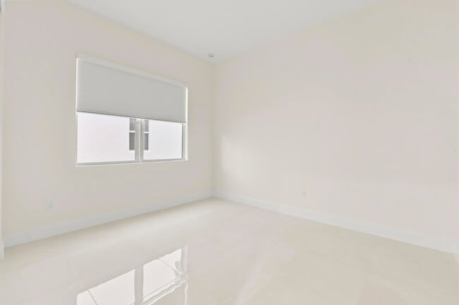 Building Photo - 15030 Wildwood Cir