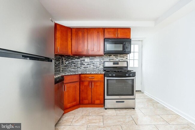 Building Photo - 2726 Edgemont St