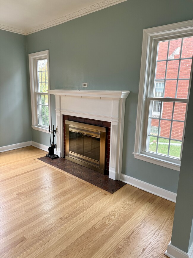 Building Photo - 618 N 104th St
