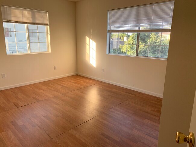 Building Photo - 4932 S Slauson Ave