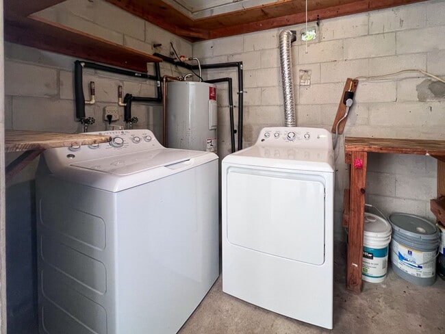 Building Photo - 3BR/1BA Pet Friendly House in NW Gainesvil...