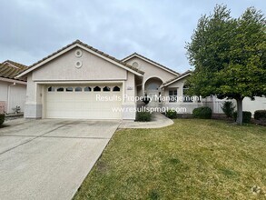 Building Photo - Charming 2 Bed 2 Bath Sun City Roseville 55+