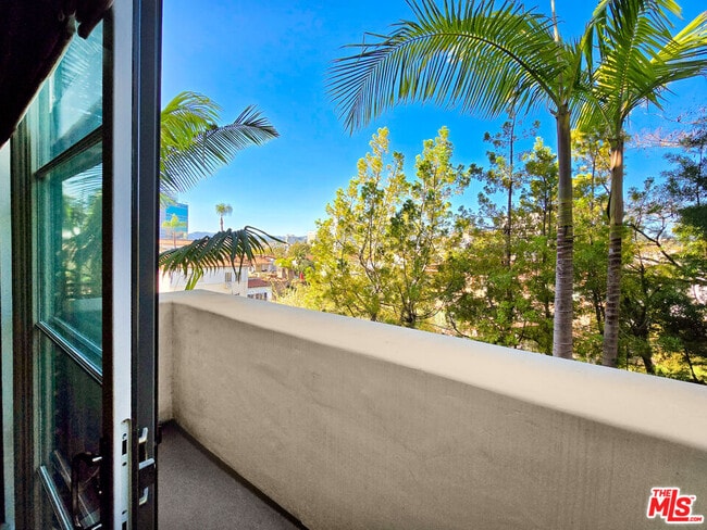 Building Photo - 10795 Wilshire Blvd