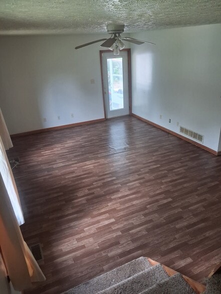 Building Photo - 493 Brookside Dr