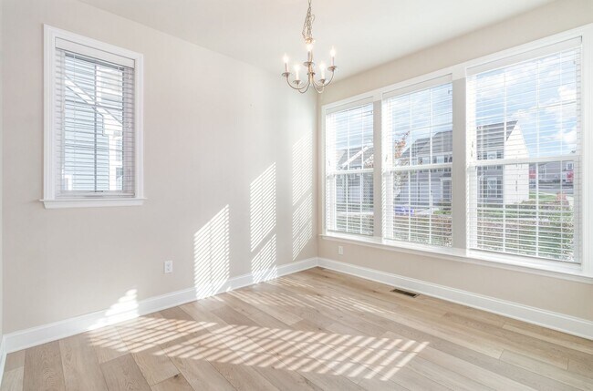 Building Photo - 1726 Bradley Dr