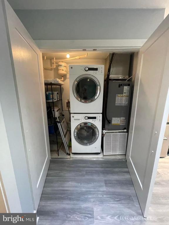 Building Photo - 1209 G St SE