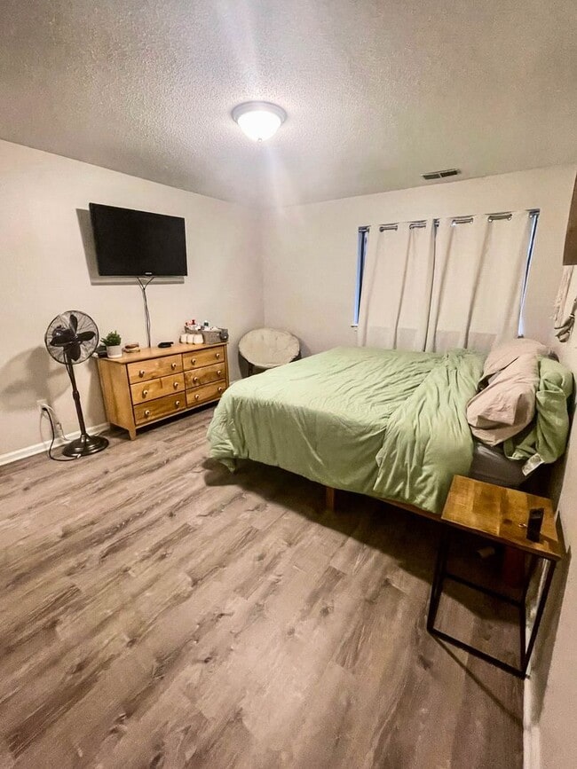 Building Photo - 1 Bed Condo w/ Laundry and Parking