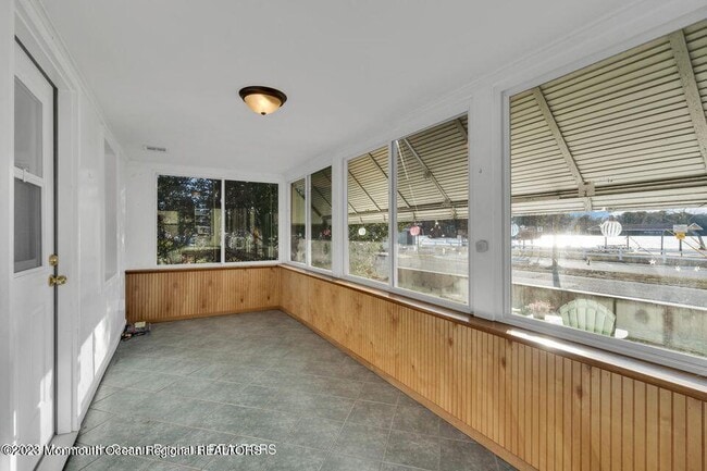Building Photo - 1708 Lake Dr