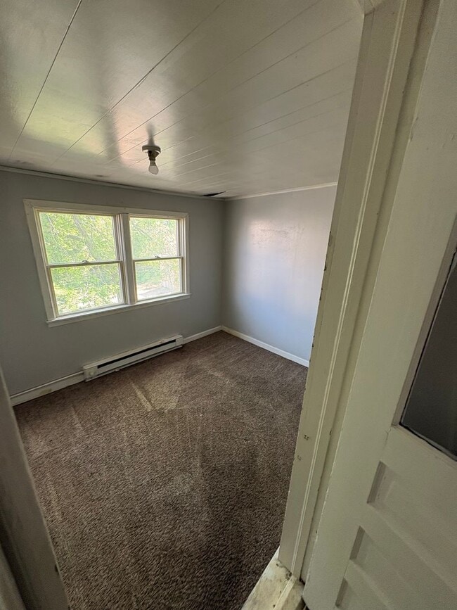 Building Photo - 2 bedroom 1 bathroom apartment 1/2 FIRST M...