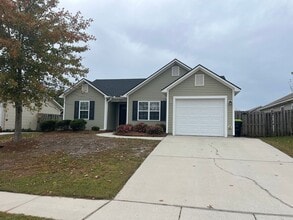 Building Photo - Great Location