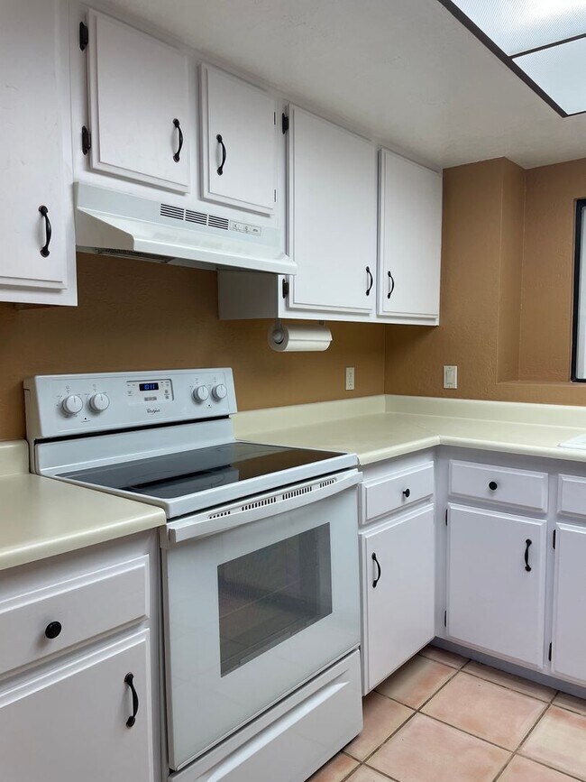 Building Photo - OWNER'S SUMMER SPECIAL-$300 OFF first 3 months! Sparkling Pool Home!