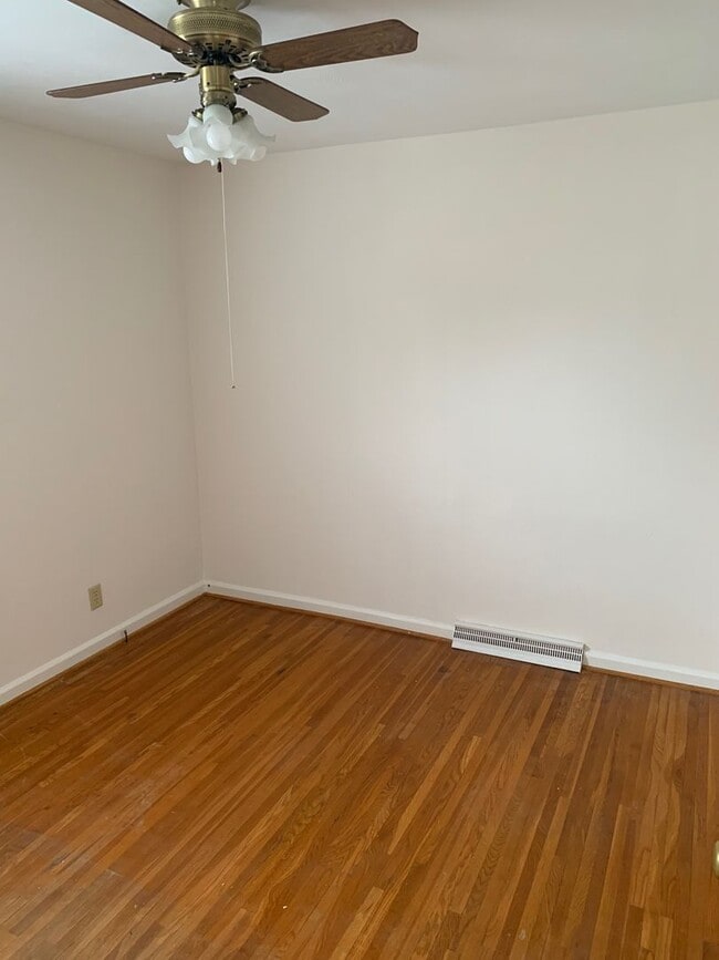 Building Photo - 3 Bedroom home in great neighborhood!