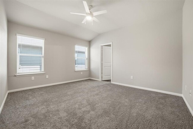 Building Photo - 600 Marimoor Dr