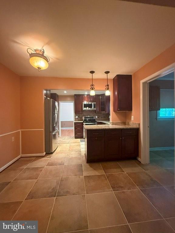Building Photo - 7801 Cliffside Ct