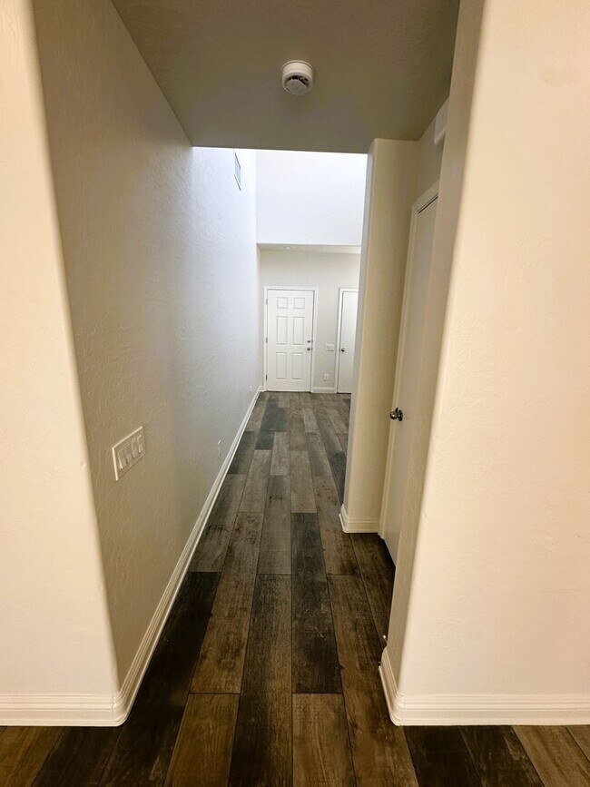 Building Photo - ANTHEM HIGHLANDS!! READY FOR IMMEDIATE MOV...