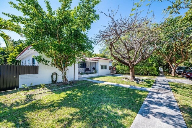 Building Photo - 330 SW 27th Rd