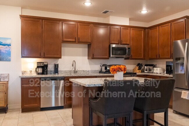 Building Photo - 207 S Beaver St