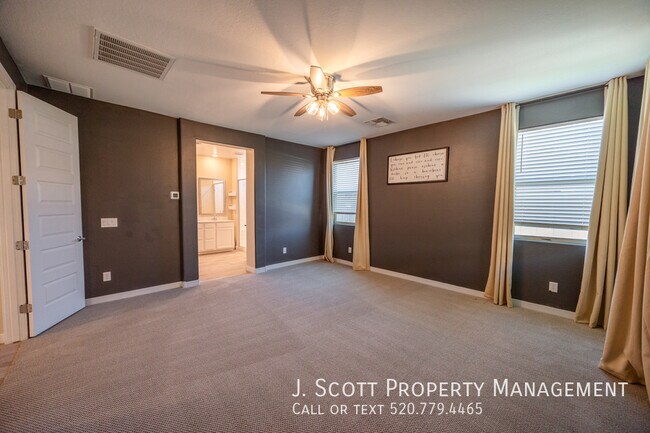 Building Photo - 449 Pinnacle Ridge Dr