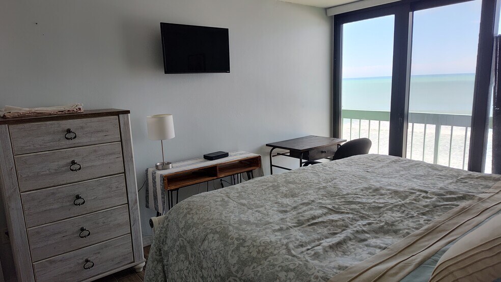Building Photo - 9940 S Ocean Dr
