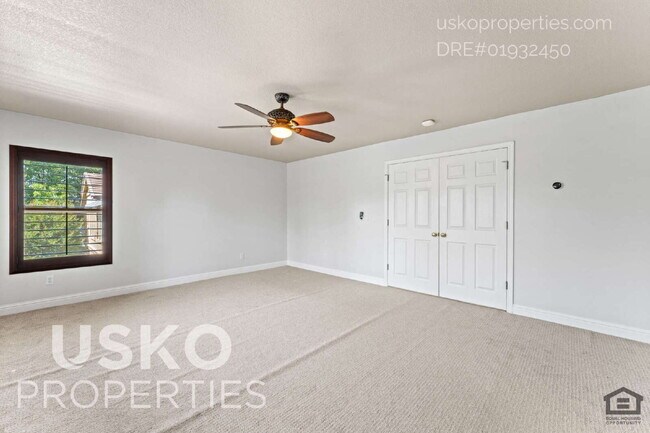 Building Photo - "Spacious 4-Bedroom Retreat with 2.5 Baths...
