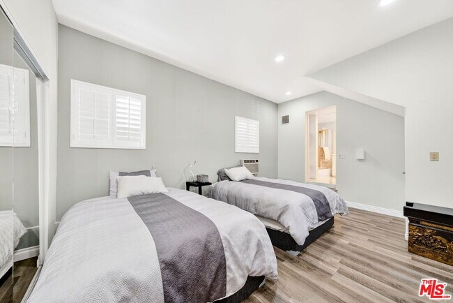 Building Photo - 6257 Bluebell Ave