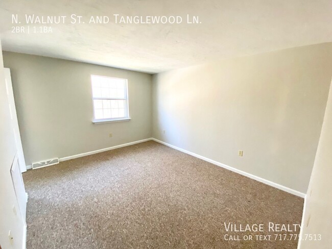 Building Photo - Spacious END-UNIT 3-BR Townhome in Dallast...