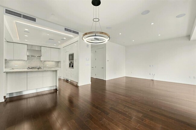 Building Photo - 200 N Congress Ave