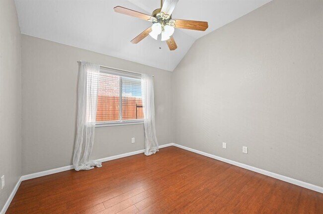 Building Photo - 905 Hunter's Creek Dr