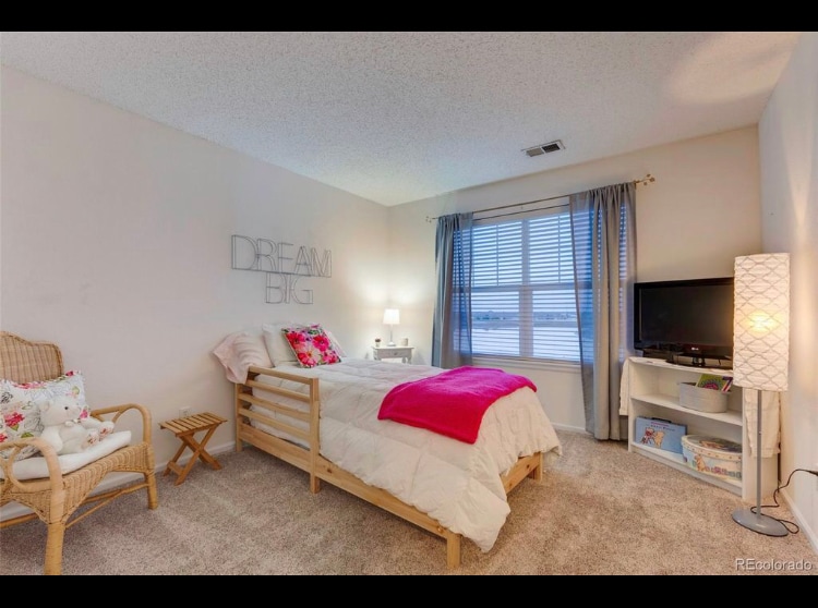 Building Photo - 15949 Longford Dr