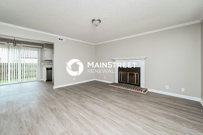 Building Photo - 3 Bedroom Pet-Friendly Home in Nashville, TN with Main Street Renewal