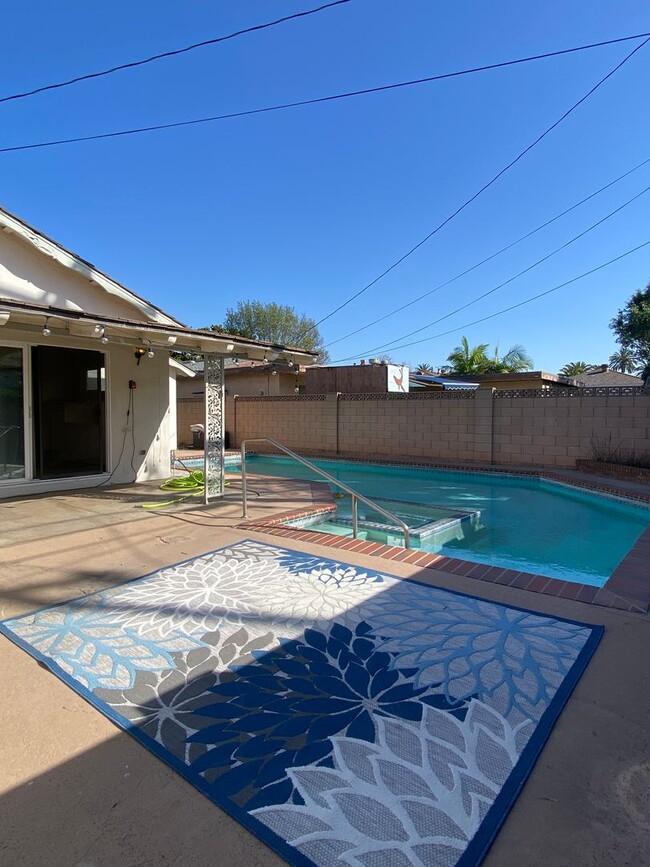 Building Photo - Pool Home in Orange for Lease