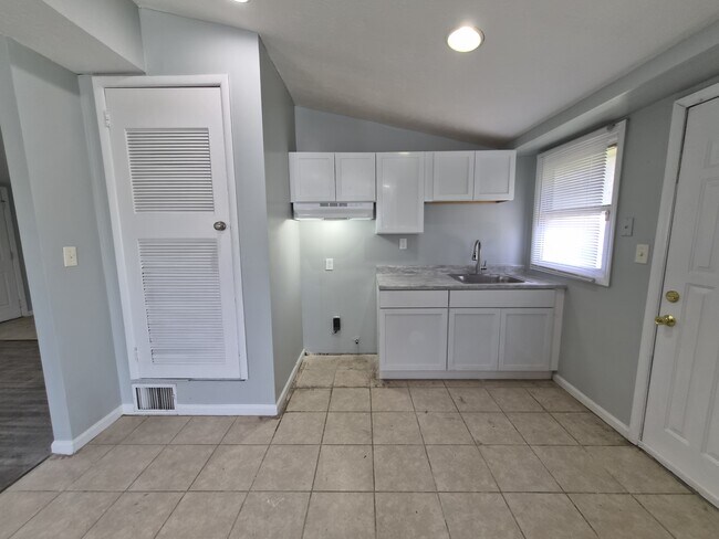 Building Photo - 4709 Ribble Rd