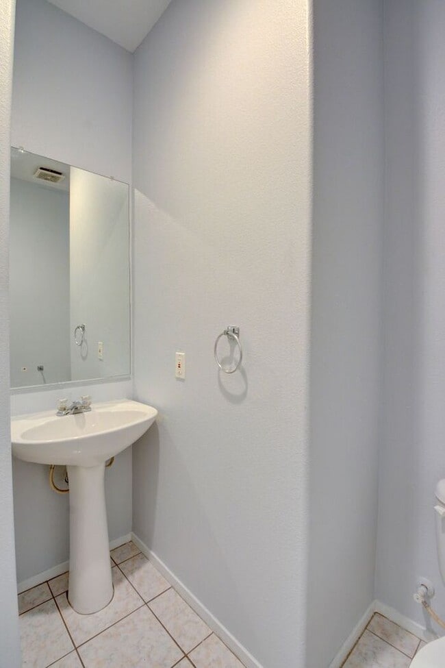 Building Photo - BEAUTIFUL 2 STORY SINGLE FAMILY HOME WITH 3 BEDROOMS AND 2.5 BATHS LOCATED IN SOUTHWEST