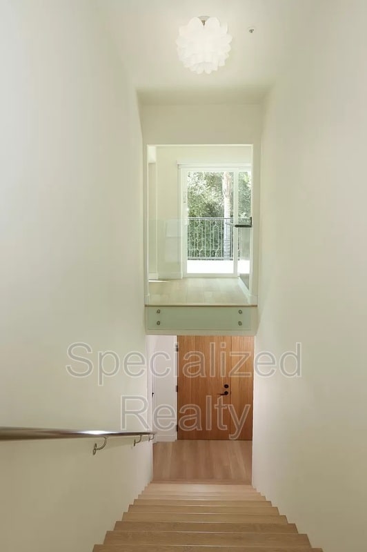 Building Photo - 1827 Hill Dr