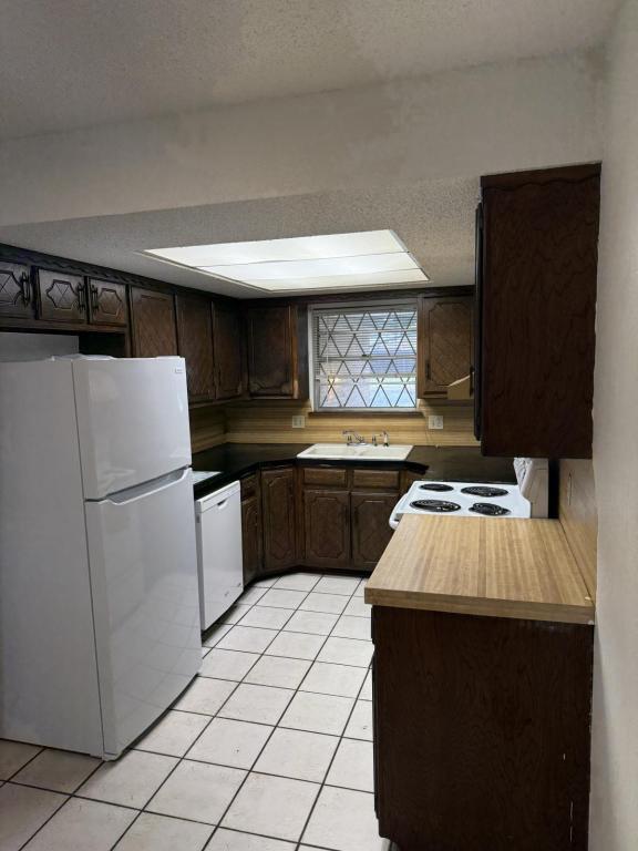 Building Photo - 6400 Galaxie Dr