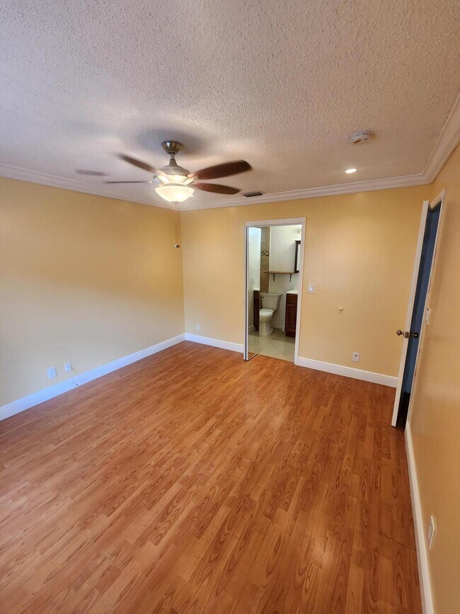 Building Photo - 5231 Pine Abbey Dr S