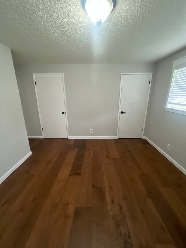 Building Photo - 13075 Avon Allen Rd