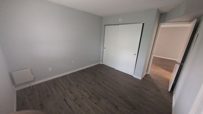 Building Photo - Renovated one bedroom with dog area heart of Tampa near veterans hospital and USF