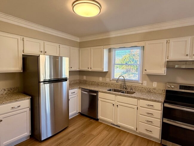 Building Photo - Three bedroom, 2 bath house in Elon